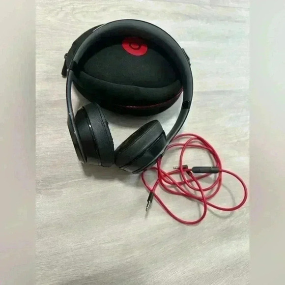 Beats‎ by Dr. Dre Solo On Ear Headphones Siren Red Black - Picture 3 of 11